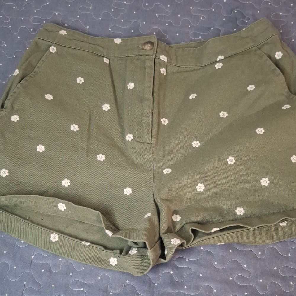 Olive Green Floral Women Shorts size large